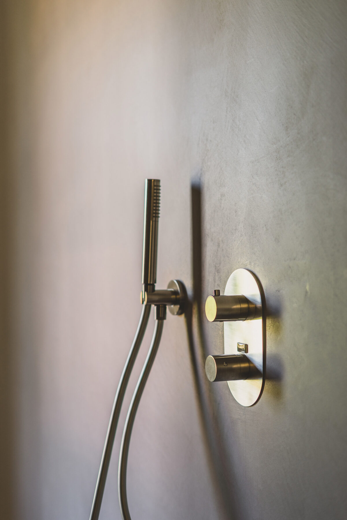 Håndlayer mineral surfaces badkamer Kasterlee 03