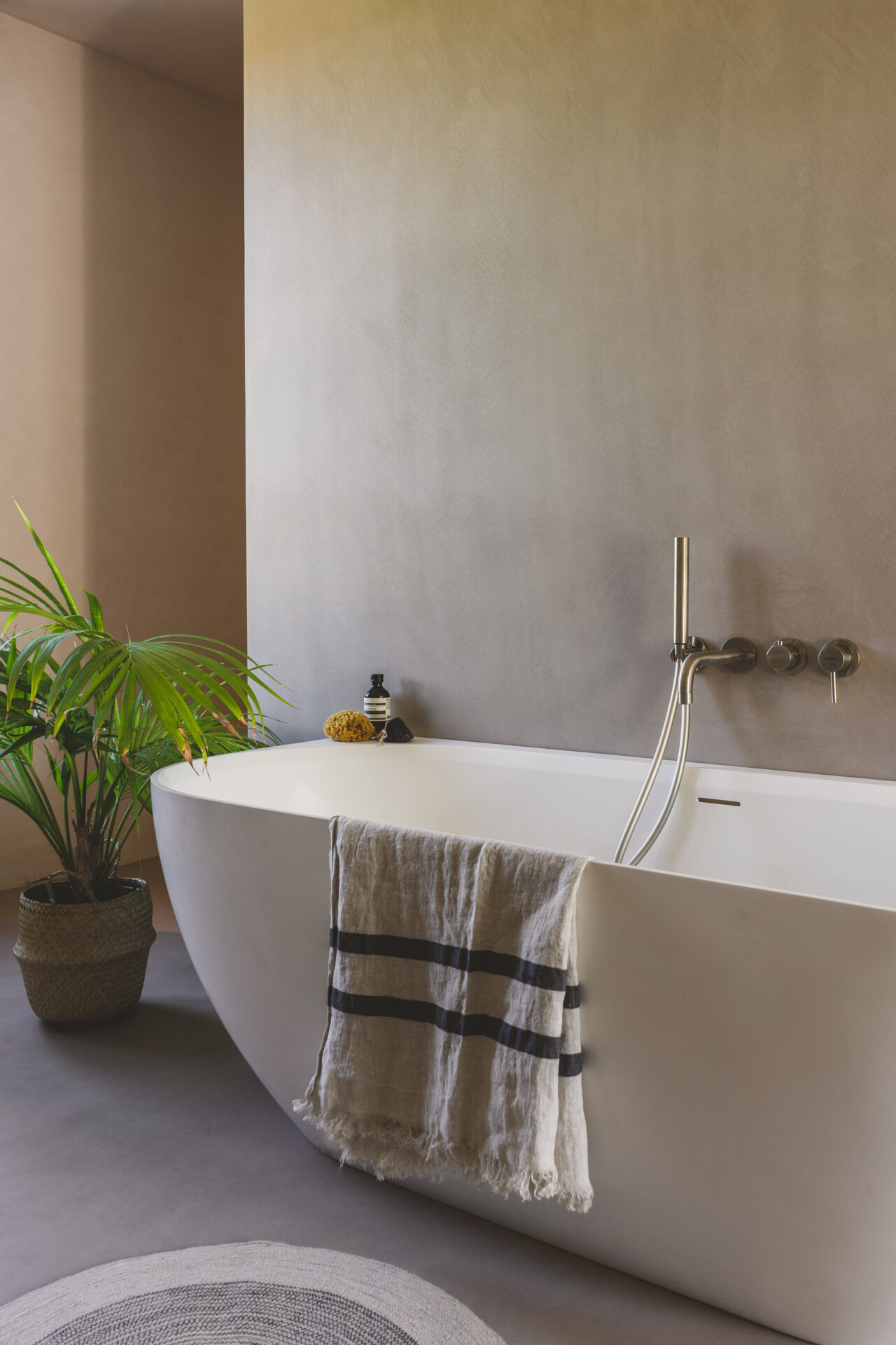 Håndlayer mineral surfaces badkamer Kasterlee 02