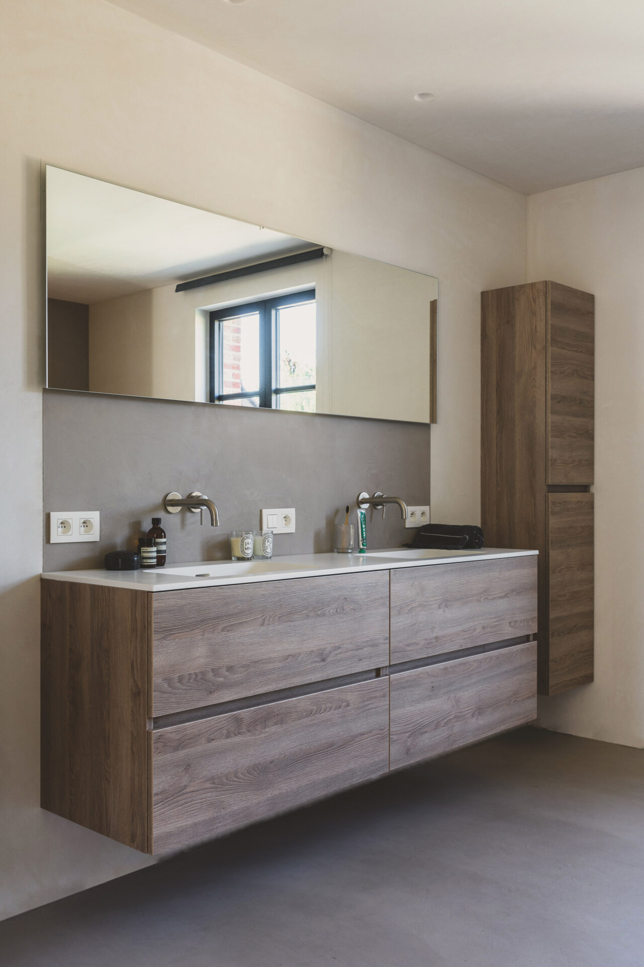 Håndlayer mineral surfaces badkamer Kasterlee 08